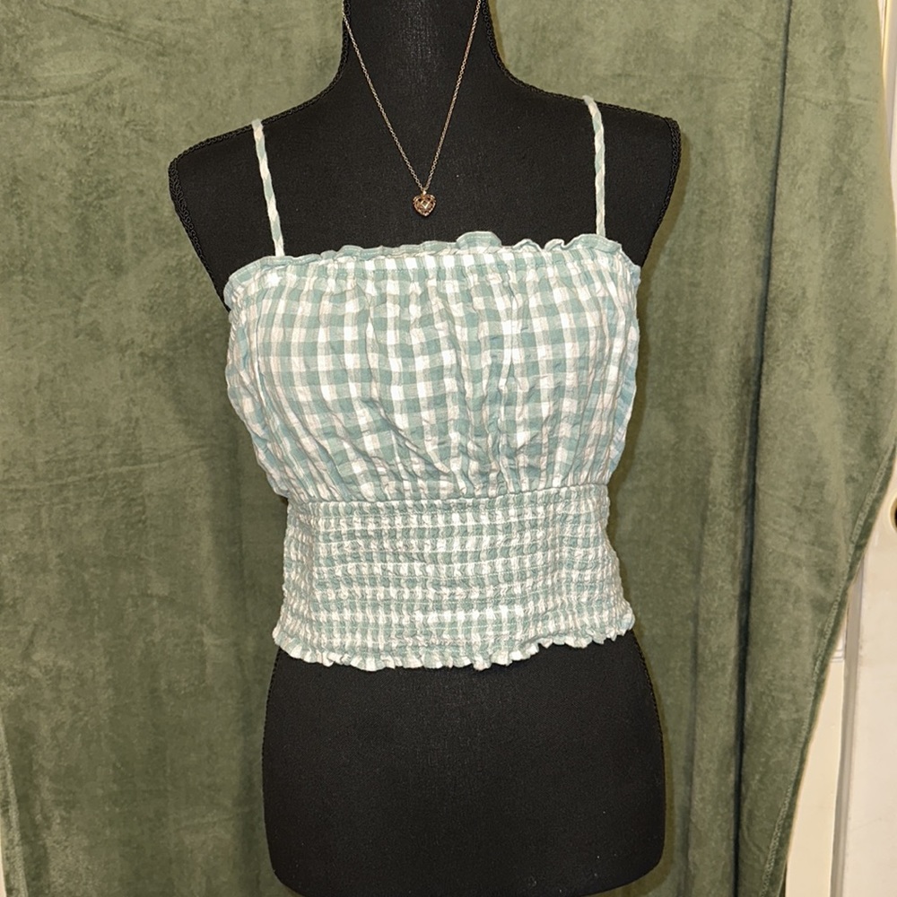 A.E. Checkered ribbed stretch crop tank 🤍